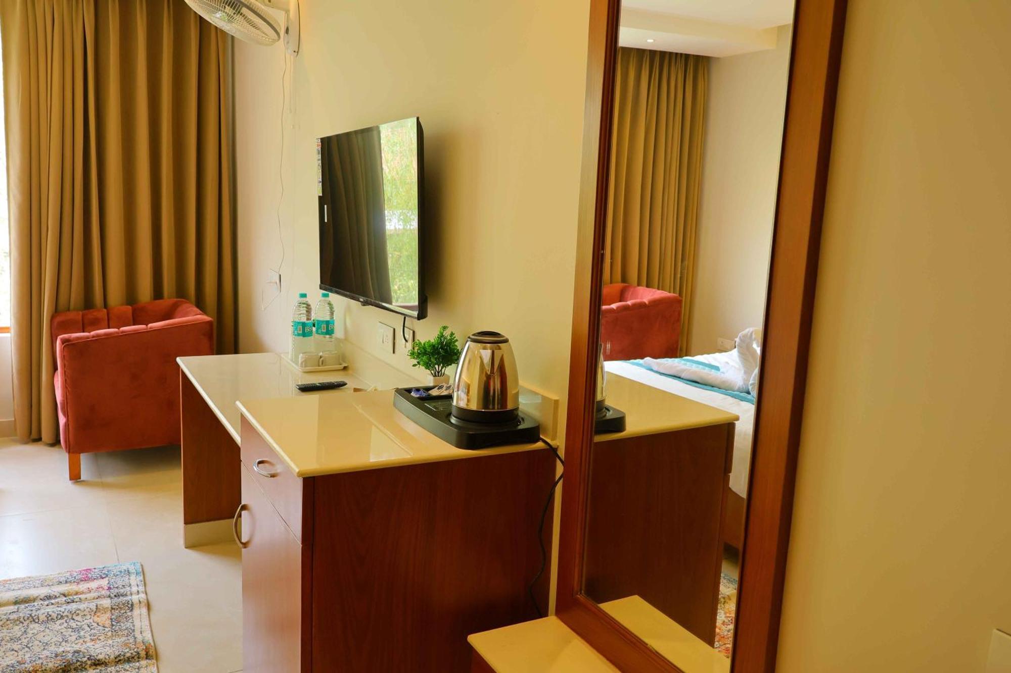 Sa-ba Inn, Mall Road Hotel 3*